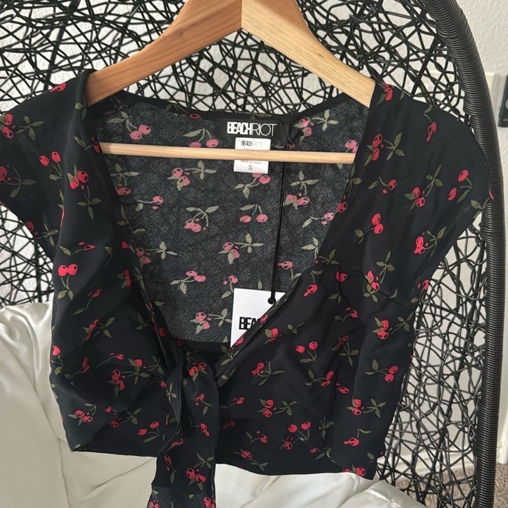BNWT BEACH RIOT TOP SIZE S - Picture 2 of 2